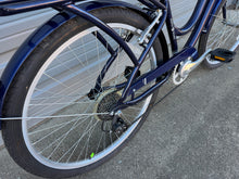 Load image into Gallery viewer, Huffy Madeira Cruiser 1x7 Cruiser Bicycle Small/Medium