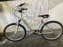 Load image into Gallery viewer, Diamondback Serene DLX