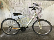 Load image into Gallery viewer, Diamondback Serene DLX