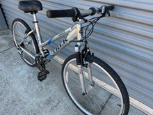 Load image into Gallery viewer, TREK Alpha 4100 Silver 26” Hybrid 17.5” Medium