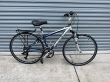 Load image into Gallery viewer, Trek 7100 15” Frame / 700c Wheel commuter hybrid bike Medium