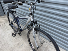 Load image into Gallery viewer, Trek 7100 15” Frame / 700c Wheel commuter hybrid bike Medium