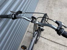 Load image into Gallery viewer, Trek 7100 15” Frame / 700c Wheel commuter hybrid bike Medium