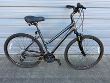 Load image into Gallery viewer, Cannondale Adventure 700c Size “Tall” hybrid cruiser