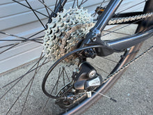 Load image into Gallery viewer, Cannondale Adventure 700c Size “Tall” hybrid cruiser