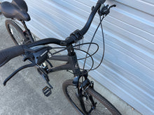 Load image into Gallery viewer, Cannondale Adventure 700c Size “Tall” hybrid cruiser
