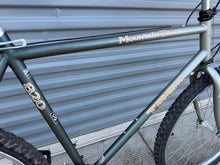 Load image into Gallery viewer, TREK 820 Mountain Track Vintage MTB 21” Steel