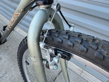 Load image into Gallery viewer, TREK 820 Mountain Track Vintage MTB 21” Steel